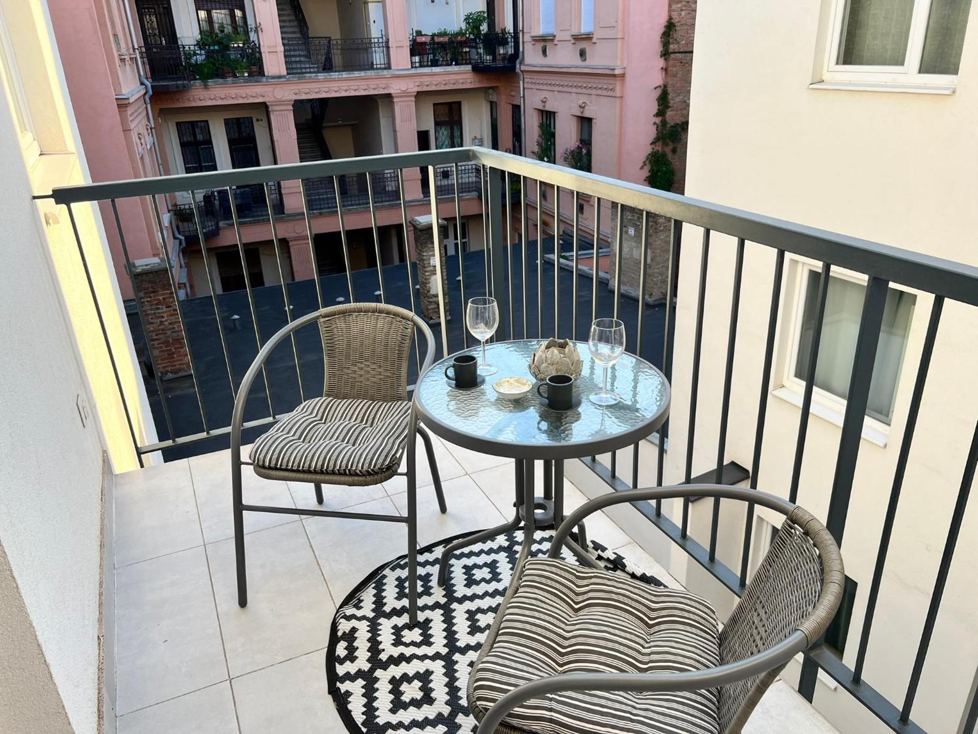 The Rose Garden Budapest Apartments Экстерьер фото